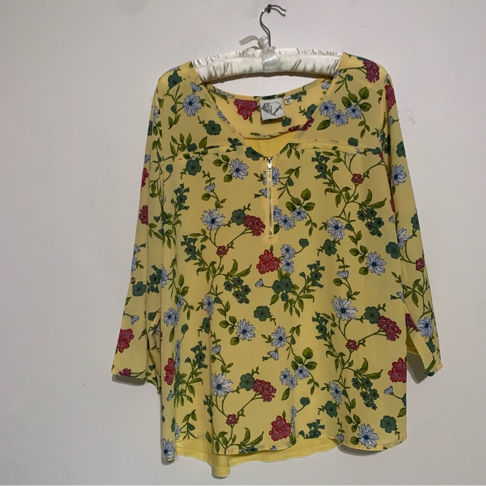 Yellow floral print top or dress in size XL by the brand Janetchung